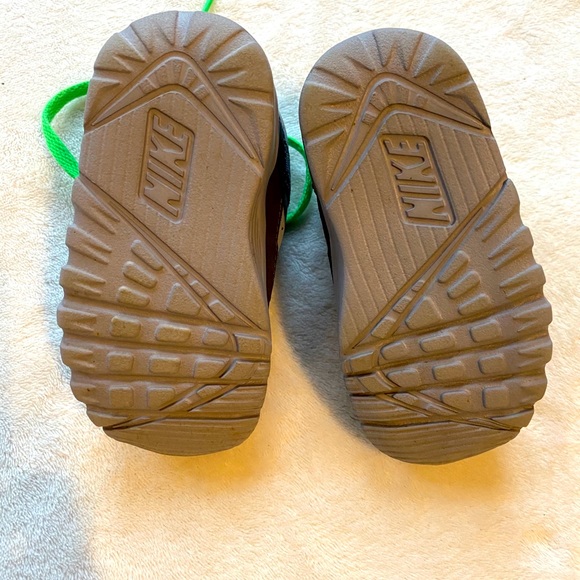 Toddler Nike Running Shoes - Picture 4 of 4